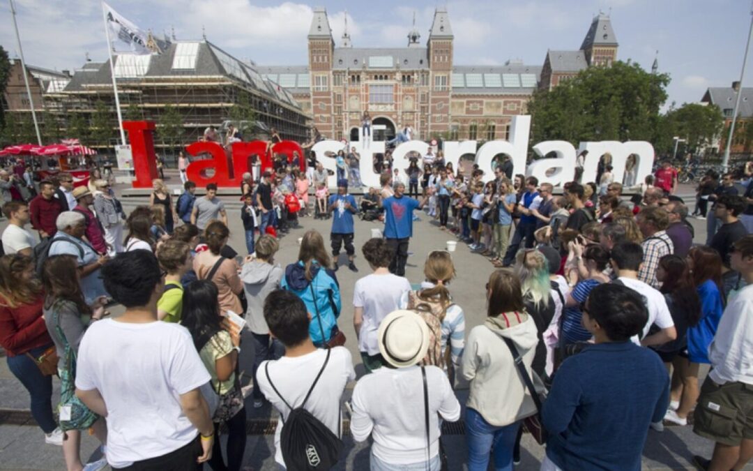 Spreid coffeeshops door de stad en red het toerisme